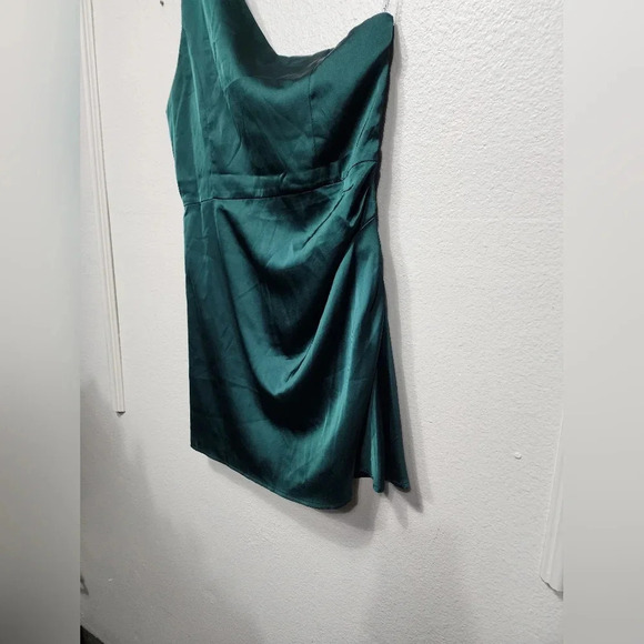 Lulu's Love Me Tonight Emerald Green Satin One-Shoulder Mini Dress L Party Prom - Picture 9 of 10